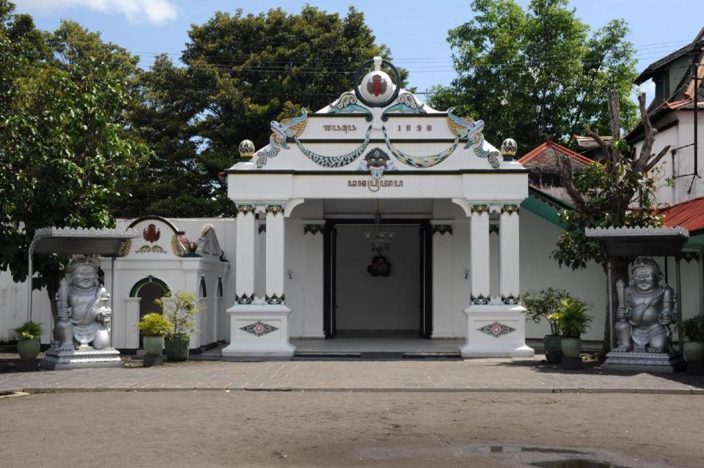 Oyo 3267 Omah Suryo Hotel Yogyakarta Luaran gambar